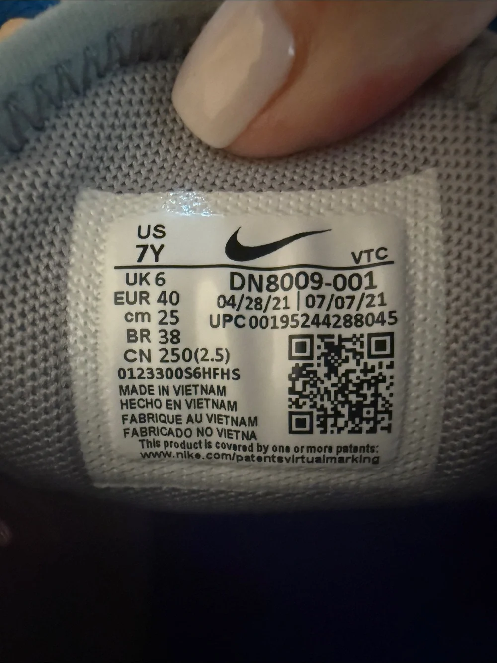 Nike Air Max 270 – Big Kids’ Size 7Y